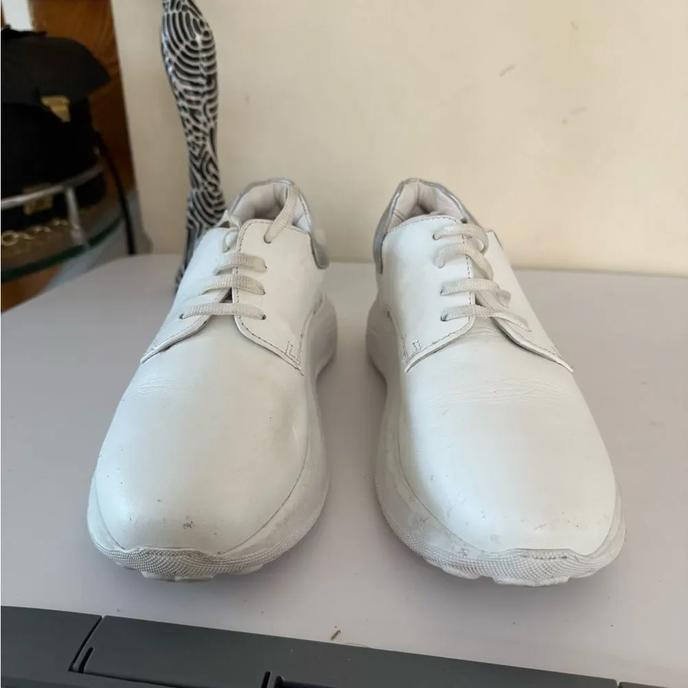 Love Moschino Nappato Bianc Scarpad Running Sneaker size 38 Used. See pictures